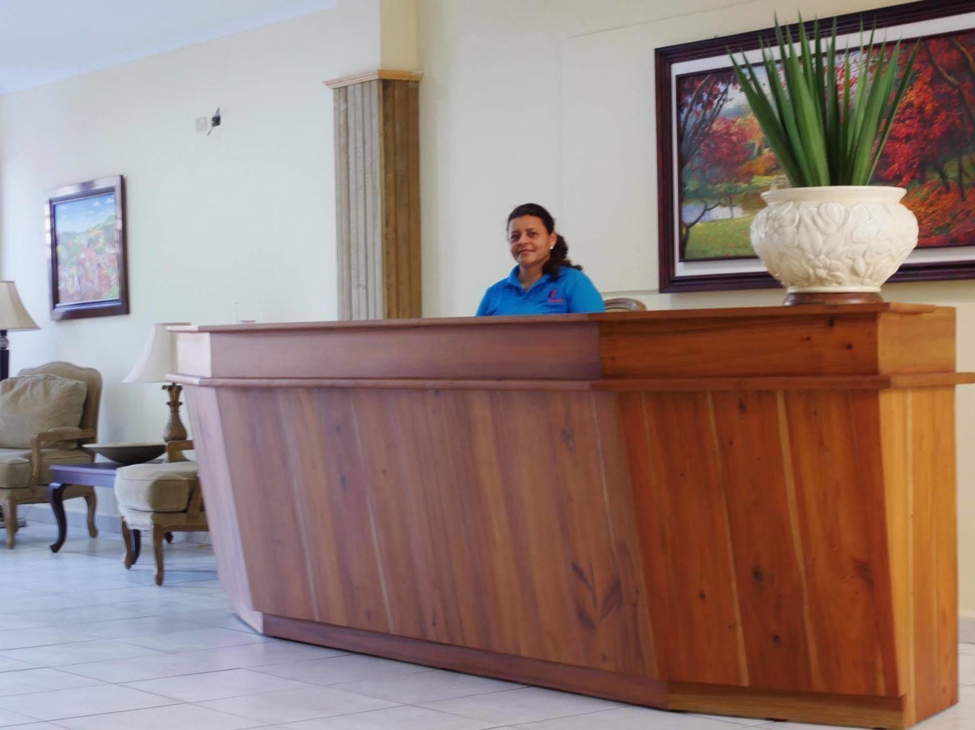 Hotel Carnaval La Ceiba Exteriör bild